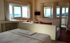 Golden Sea View Suites